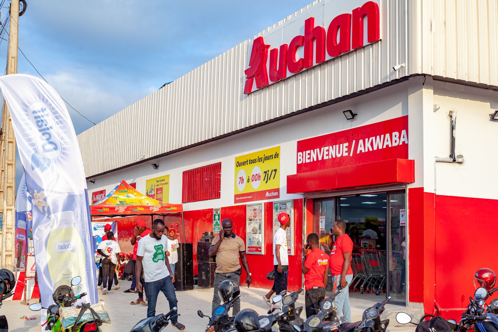Ouverture du supermarché Auchan San Pedro